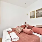 Amazing Apartment - Le Marais